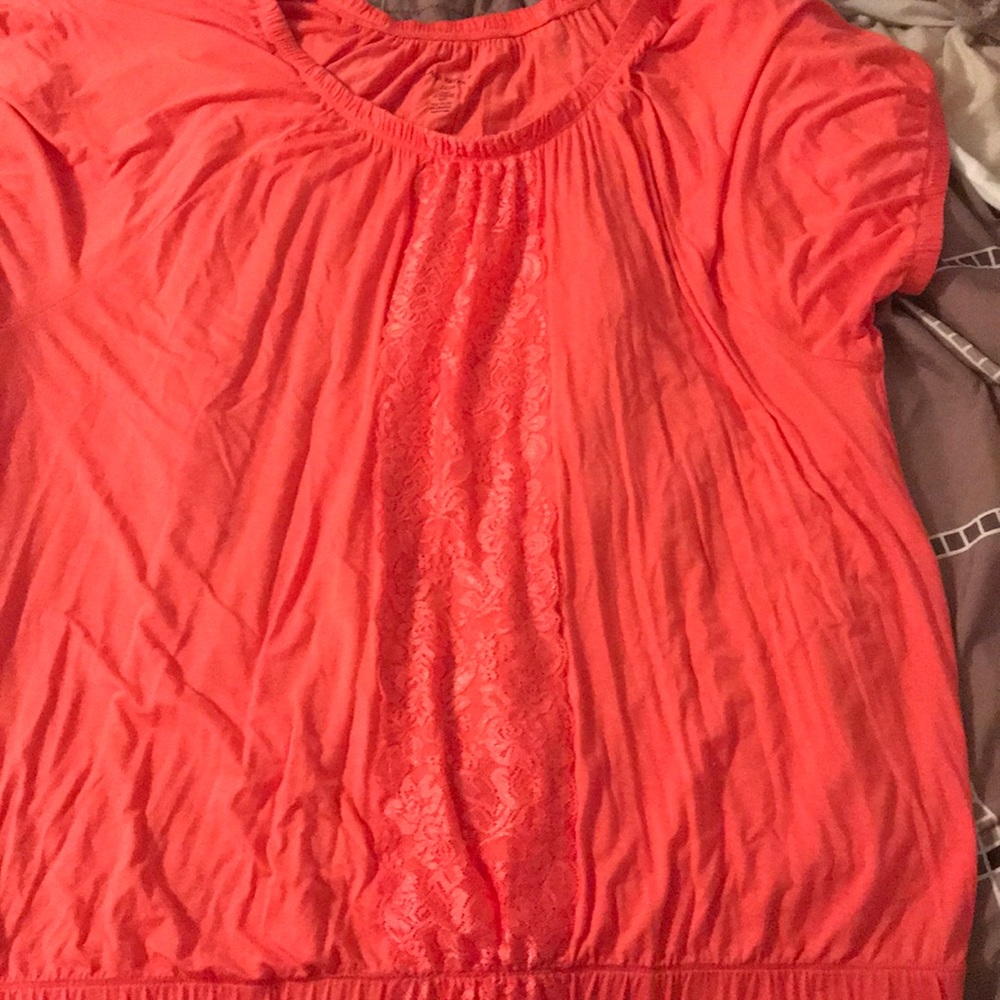 Plus size women’s short sleeve top